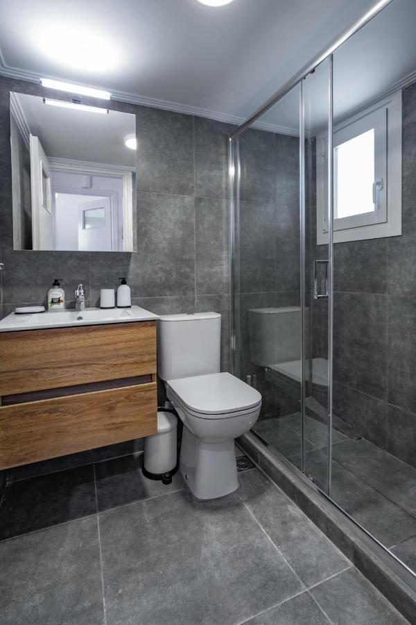 Newly Renovated 2Br Apt! Apartment Атина Екстериор снимка