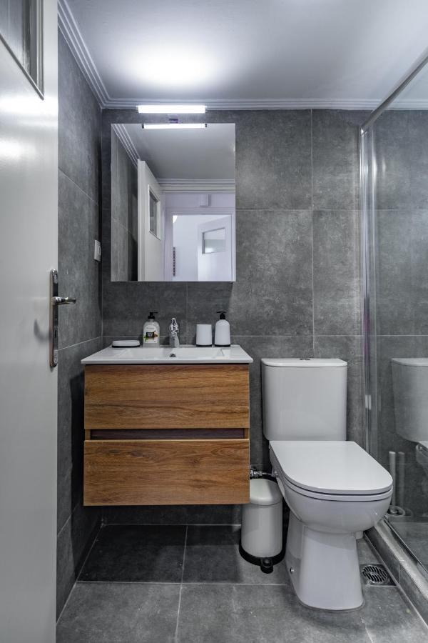 Newly Renovated 2Br Apt! Apartment Атина Екстериор снимка
