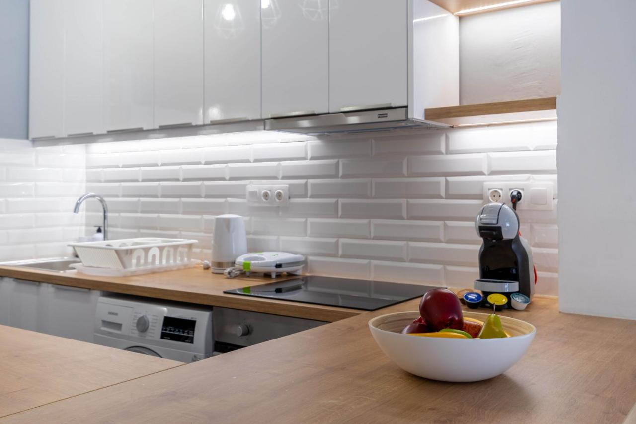 Newly Renovated 2Br Apt! Apartment Атина Екстериор снимка